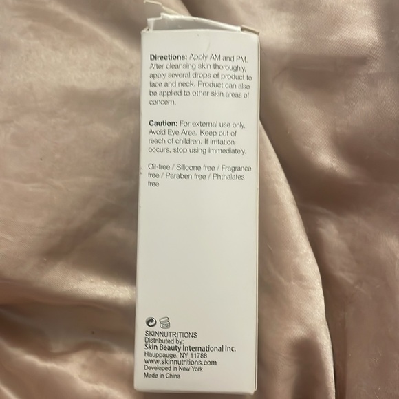 Creme de Skin Nutritions Hyaluronic Acid and Vitamin C Serum NIB - Picture 3 of 4